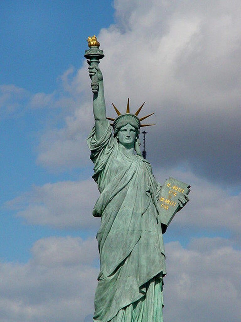 Obrazek posiada pusty atrybut alt; plik o nazwie co-zwiedzic-w-nowym-jorku-statua-wolnosci-768x1024.jpg